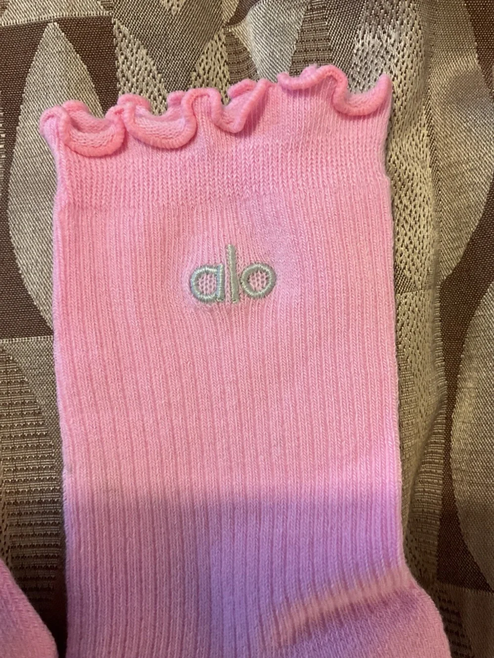 Alo women’s lettuce edge socks new pink m/l tennis gym athletic